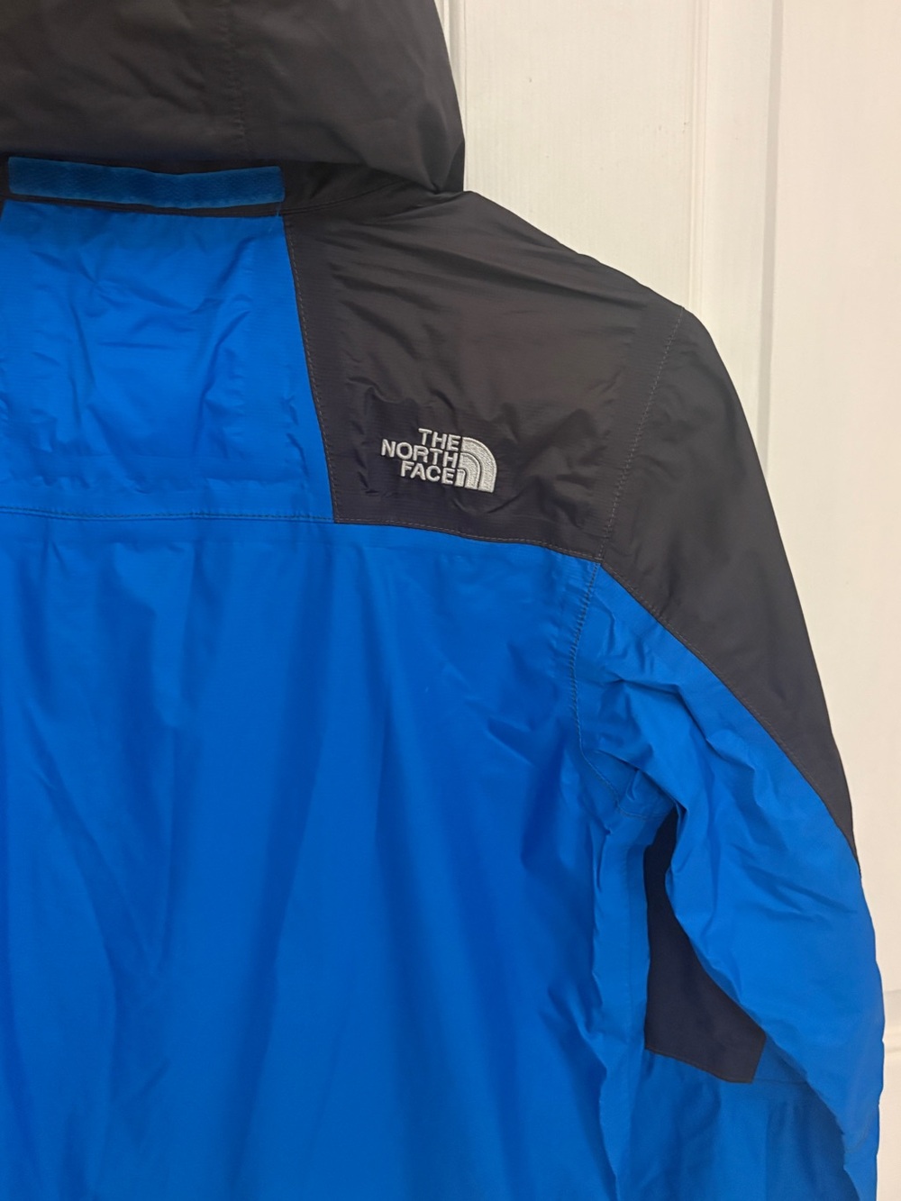 The NorthFace Boys Resolve Reflective Jacket in Blue and Black - Picture 8 of 13